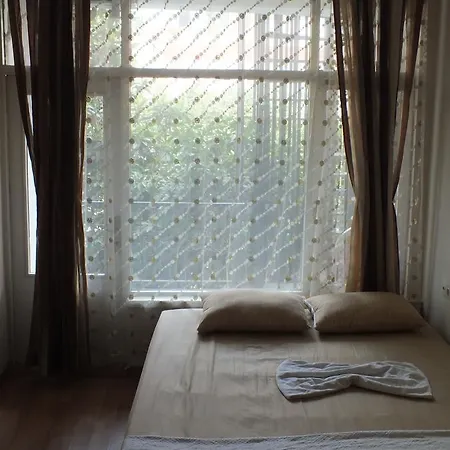 Uyar Palace Hostel