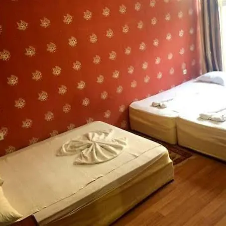 Albergue Uyar Palace