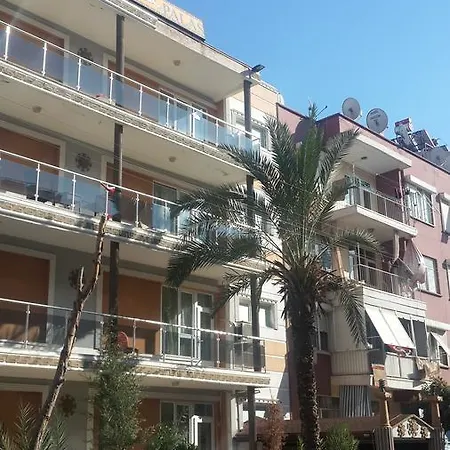 Uyar Palace Albergue