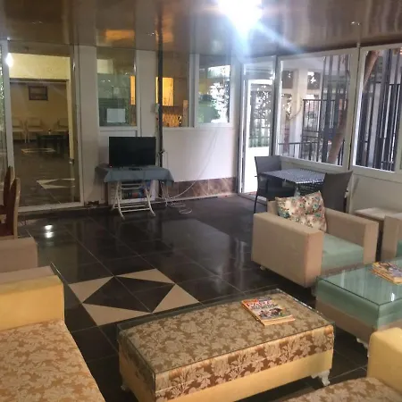 Albergue Uyar Palace *