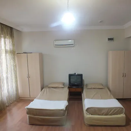 Uyar Palace Albergue *